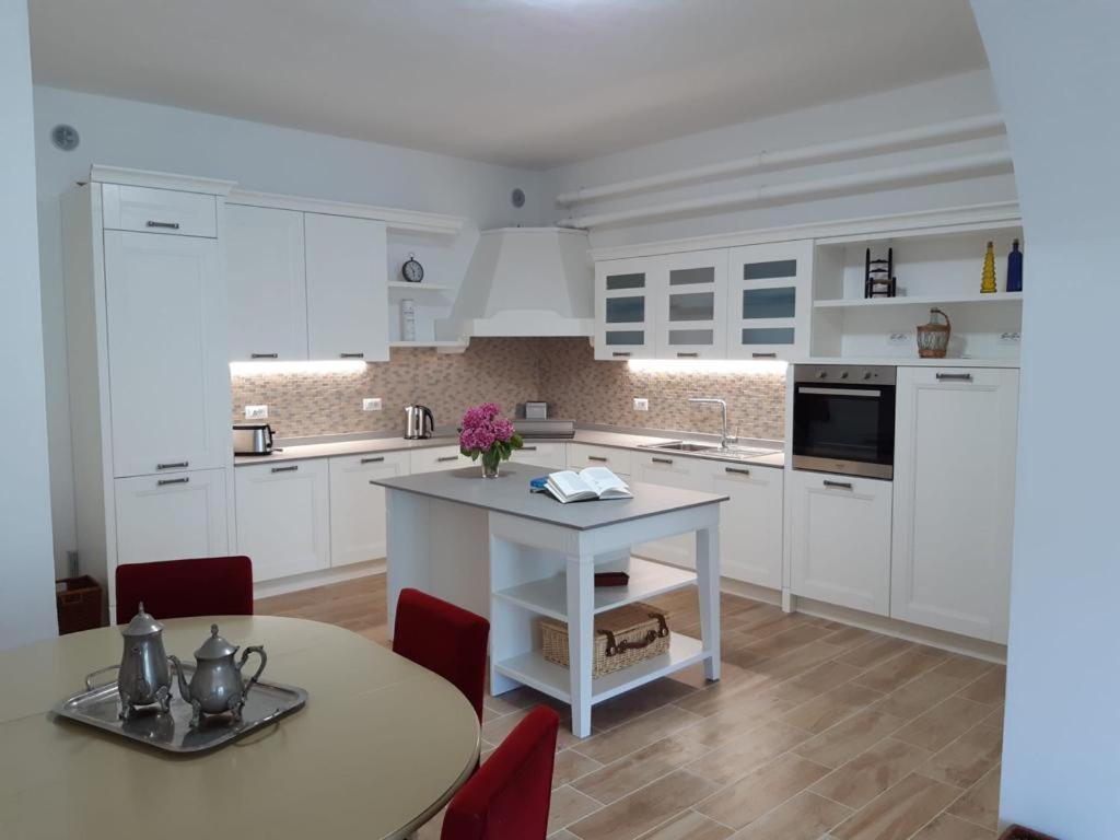 Big Apartment With Lake View And Two Bedrooms Сала-Комачина Экстерьер фото